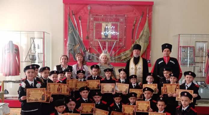 Протоиерей Андрей Драган благословил юных казачат