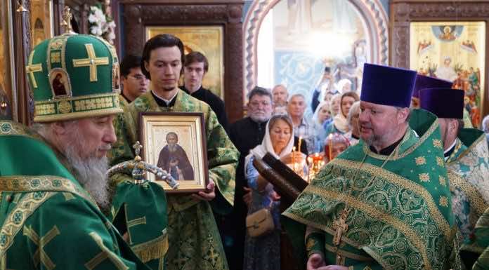 Митрополит Василий совершил Божественную литургию в Свято-Сергиевском храме Краснодара