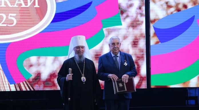 Митрополит Василий вручил Патриаршую награду на Празднике урожая