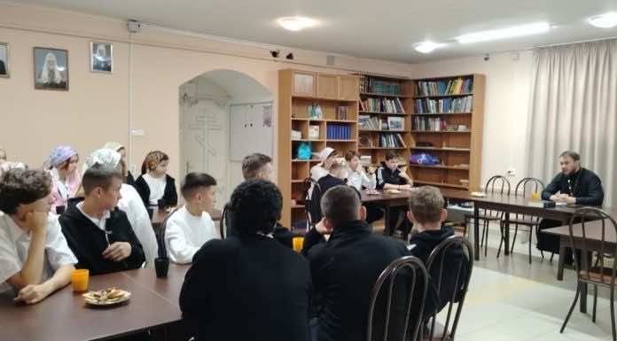 Протоиерей Никита Кузнецов провел встречу с учениками СОШ № 12 ст. Новомышастовской