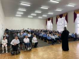 Иерей Максим Белов посетил Северский психоневрологический интернат