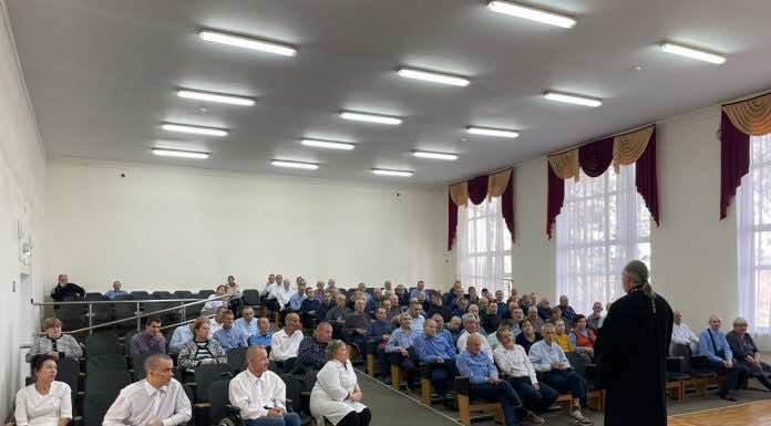 Иерей Максим Белов посетил Северский психоневрологический интернат