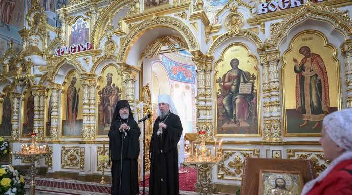 ВИДЕОСЮЖЕТ: Митрополит Василий и епископ Герман совершили Божественную литургию в Сочи