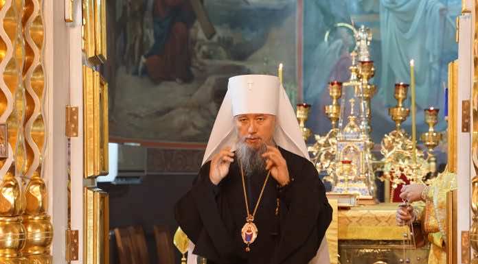 В канун Недели 21-й по Пятидесятнице митрополит Василий совершил Всенощное бдение в Свято-Троицком соборе Краснодара