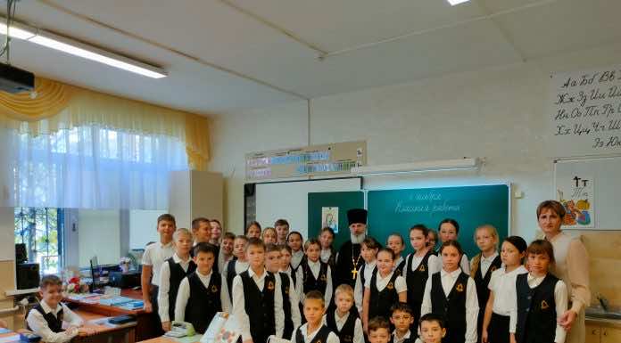 Протоиерей Александр Ананян провел миссионерскую беседу в школе