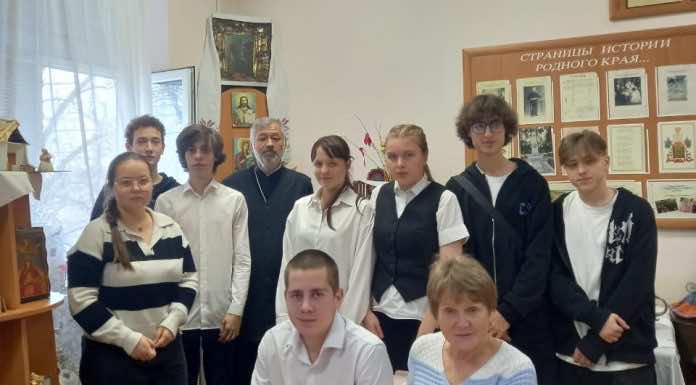 Иерей Евгений Ромазев провел встречу с выпускным классом СОШ № 60