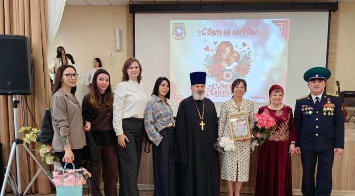 Протоиерей Александр Ананян принял участие в праздничном концерте, посвящённом Дню матери