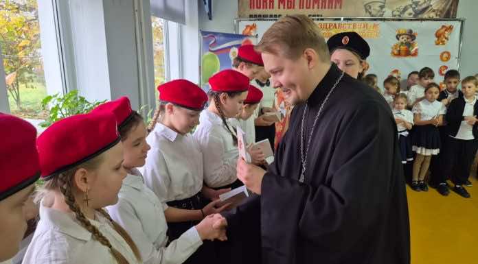 В ст. Мартанской священник благословил юнармейцев