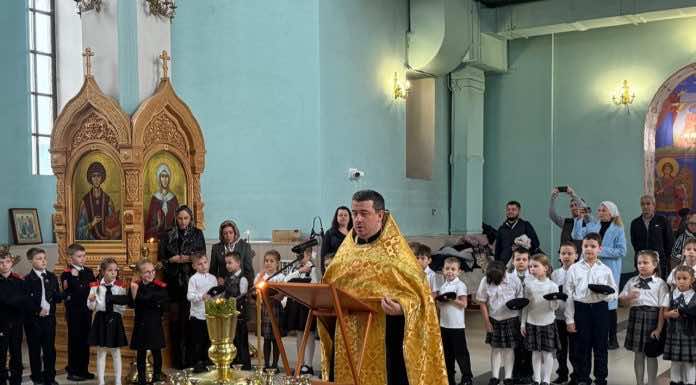 В Троицком храме первоклассников посвятили в казачата