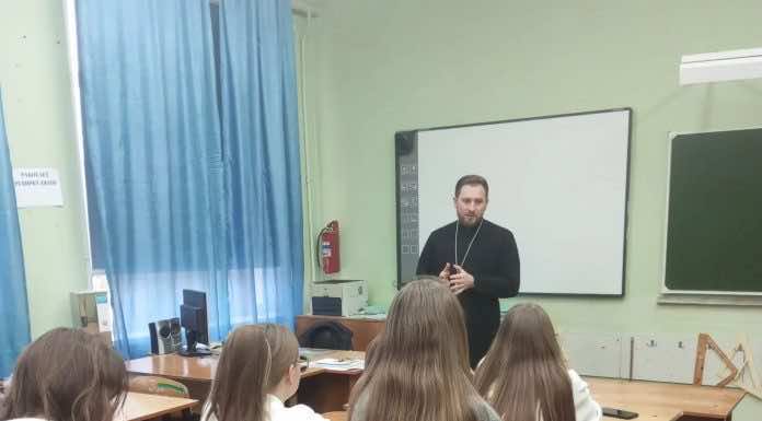 В ст. Саратовской священник принял участие в профилактических беседах с молодежью