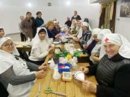 В Троицком храме состоялся мастер-класс по изготовлению елочных игрушек