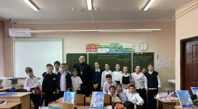 Иерей Герман Гайт провёл урок для юных казачат школы № 19