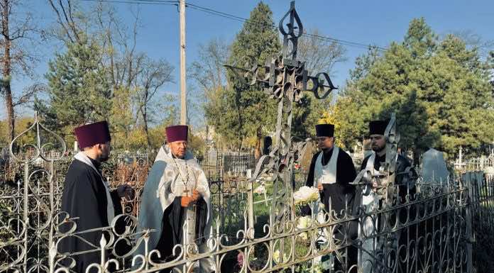 Духовенство Георгиевского храма совершило панихиду на могилах священнослужителей на Всесвятском кладбище