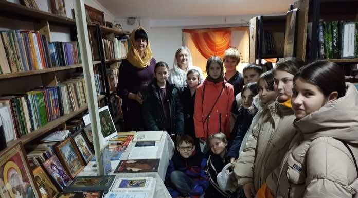 В библиотеке Михаило-Архангельского храма 17-го Полтавского благочиннического округа прошла выставка книг