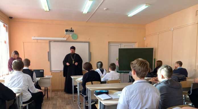 Протоиерей Сергий Покорук посетил среднюю школу №2 станицы Динской