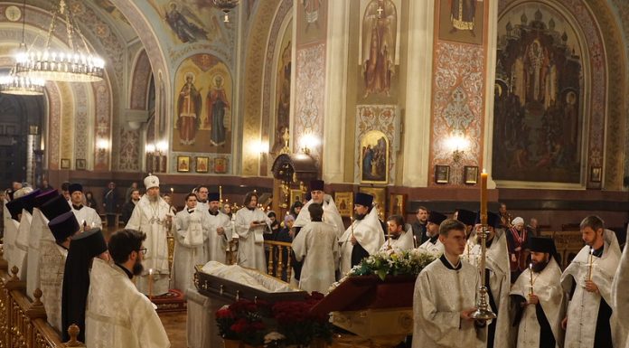 Митрополит Екатеринодарский и Кубанский Василий совершил Всенощное бдение в Свято-Екатерининском кафедральном соборе