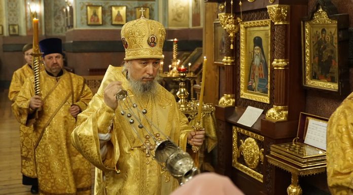 Митрополит Василий совершил Всенощное бдение в Свято-Екатерининском кафедральном соборе города Краснодара