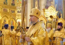 Митрополит Василий совершил Божественную литургию в Свято-Екатерининском кафедральном соборе