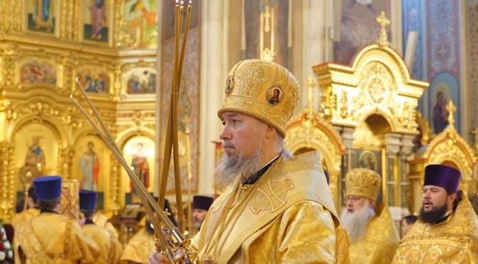 Митрополит Василий совершил Божественную литургию в Свято-Екатерининском кафедральном соборе