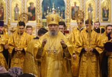 В канун Недели 27-ой по Пятидесятнице митрополит Василий совершил Всенощное бдение в Свято-Троицком соборе города Краснодара