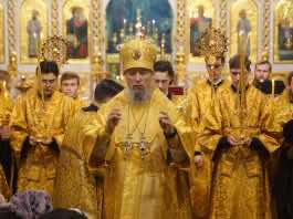 В канун Недели 27-ой по Пятидесятнице митрополит Василий совершил Всенощное бдение в Свято-Троицком соборе города Краснодара