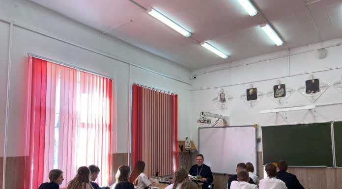 Священник встретился с учениками казачьего класса