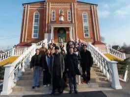 Студенты Пашковского сельскохозяйственного колледжа приняли участие в субботнике на территории храма