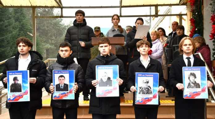 В Горячем Ключе священник принял участие в открытии мемориальной доски герою СВО