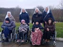 Сестры милосердия Троицкого храма посетили дом-интернат в ст. Черноморской