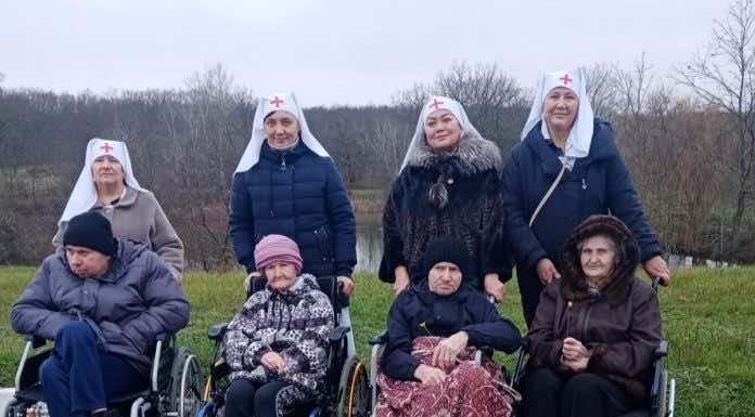 Сестры милосердия Троицкого храма посетили дом-интернат в ст. Черноморской