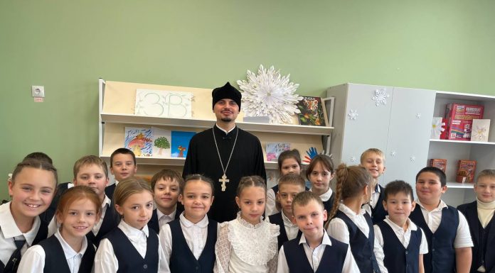 Иерей Иоанн Лапко посетил младшие классы лицея № 1 станицы Динской