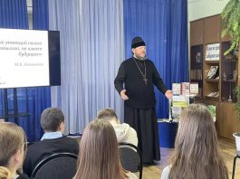 Протоиерей Пётр Мельничук встретился с учениками казачьего класса