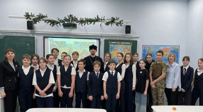 Иерей Иоанн Лапко рассказал ученикам лицея № 1 ст. Динской о празднике Рождества Христова