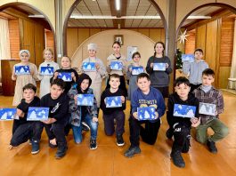 Воспитанники воскресной школы храма Вознесения Господня станицы Пластуновской подготовили письма на фронт