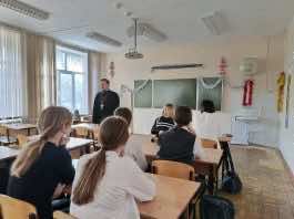 Иерей Герман Гайт провёл урок для учащихся казачьего класса