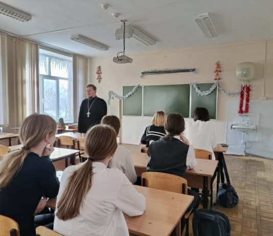 Иерей Герман Гайт провёл урок для учащихся казачьего класса