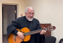 В Свято-Троицком соборе прошел концерт духовной музыки протодиакона Михаила Околота