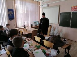 Иерей Герман Гайт провел урок в казачьем классе школы № 19 города Краснодара