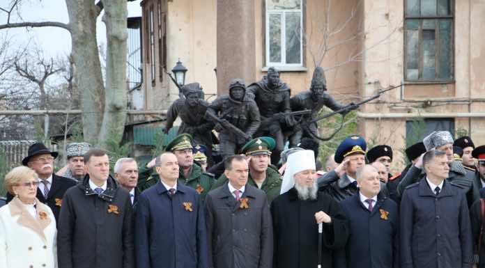 Митрополит Василий принял участие в открытии памятника Героям России