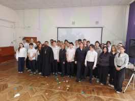 Священники совместно с сотрудниками ГИБДД провели тренинг для школьников