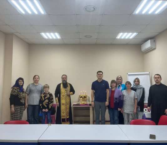 Протоиерей Роман Цокур освятил инклюзивный центр раннего развития «Росток надежды»