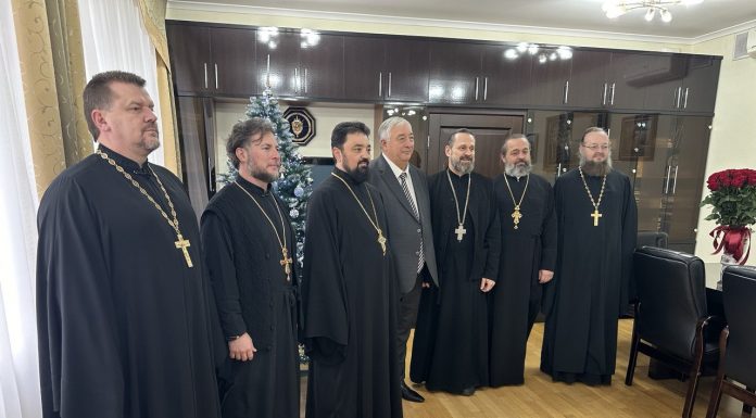 Духовенство 3-го Краснодарского благочиния поздравило с юбилеем главу Карасунского округа