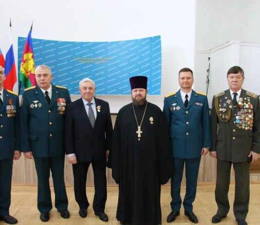 Протоиерей Георгий Лабецкий посетил торжественное собрание, посвящённое 35-летию Министерства по ЧС и Дню спасателя.