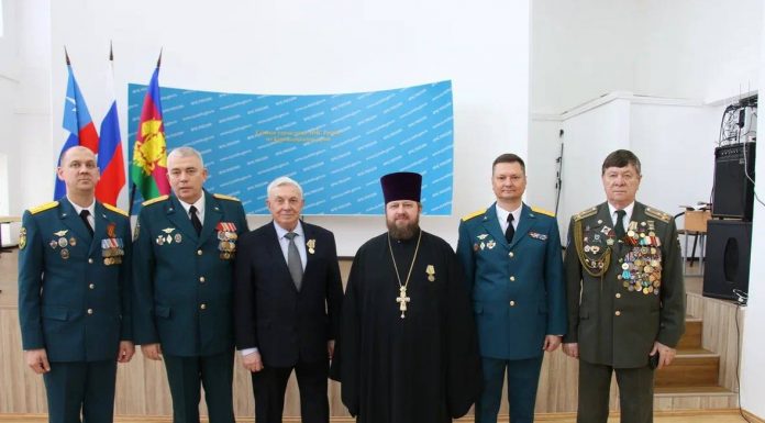 Протоиерей Георгий Лабецкий посетил торжественное собрание, посвящённое 35-летию Министерства по ЧС и Дню спасателя.