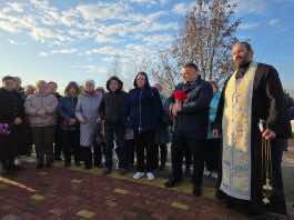 В станице Васюринской состоялась традиционная церемония возложения цветов к Звезде Героев
