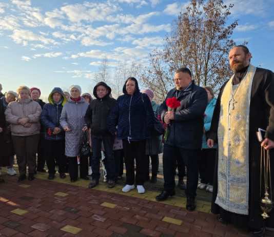 В станице Васюринской состоялась традиционная церемония возложения цветов к Звезде Героев