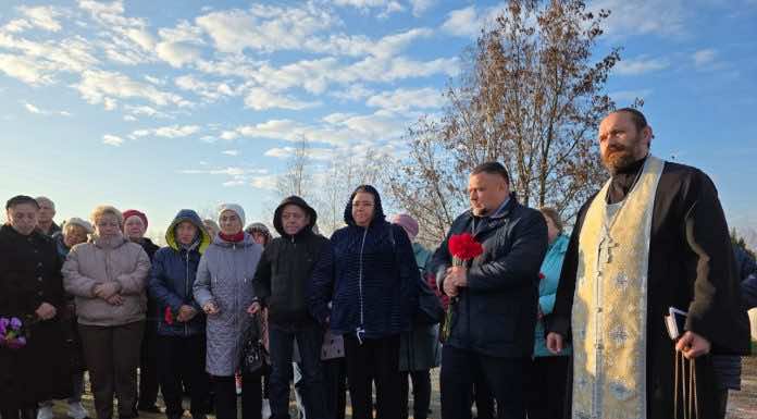 В станице Васюринской состоялась традиционная церемония возложения цветов к Звезде Героев