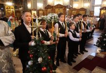 Ученики Русской Православной школы приняли участие в Божественной литургии в день памяти преподобного Серафима Саровского