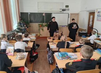 Протоиерей Александр Воронин встретился с учениками казачьего класса
