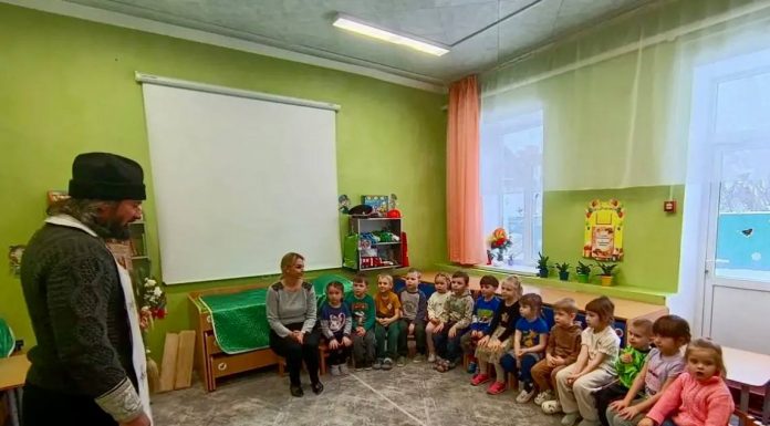 Иерей Павел Максимец провел беседу с воспитанниками детского сада № 6 станицы Пластуновской